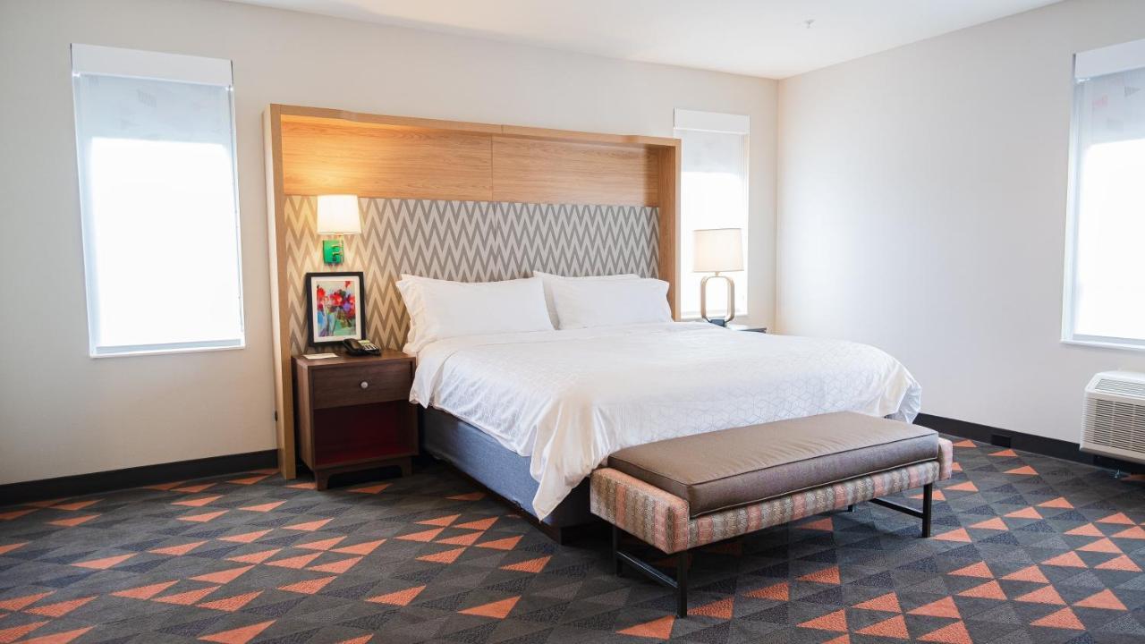 Holiday Inn & Suites Philadelphia W - Drexel Hill By Ihg Exterior photo